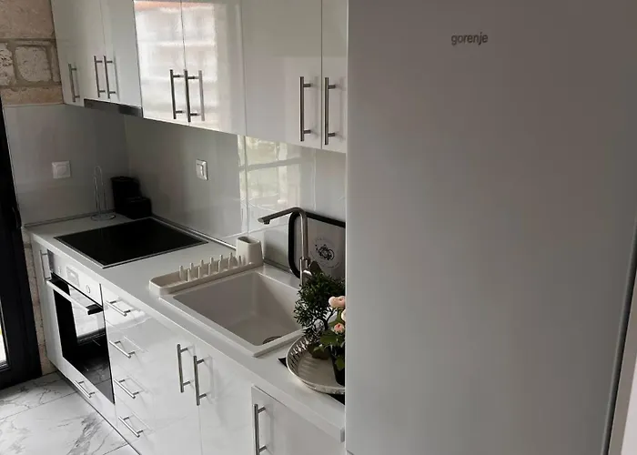 White Pearl 4* Flogita