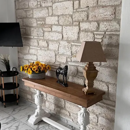 Ξενοδοχείο με διαμερίσματα White Pearl Φλογητά