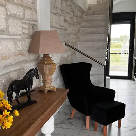 Ξενοδοχείο με διαμερίσματα White Pearl 4*