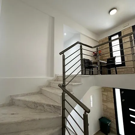 Ξενοδοχείο με διαμερίσματα White Pearl Φλογητά